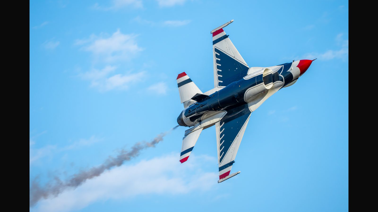 F-16 Fighting Falcon, at the California Capital Airshow, U.S. Air Force Thunderbirds