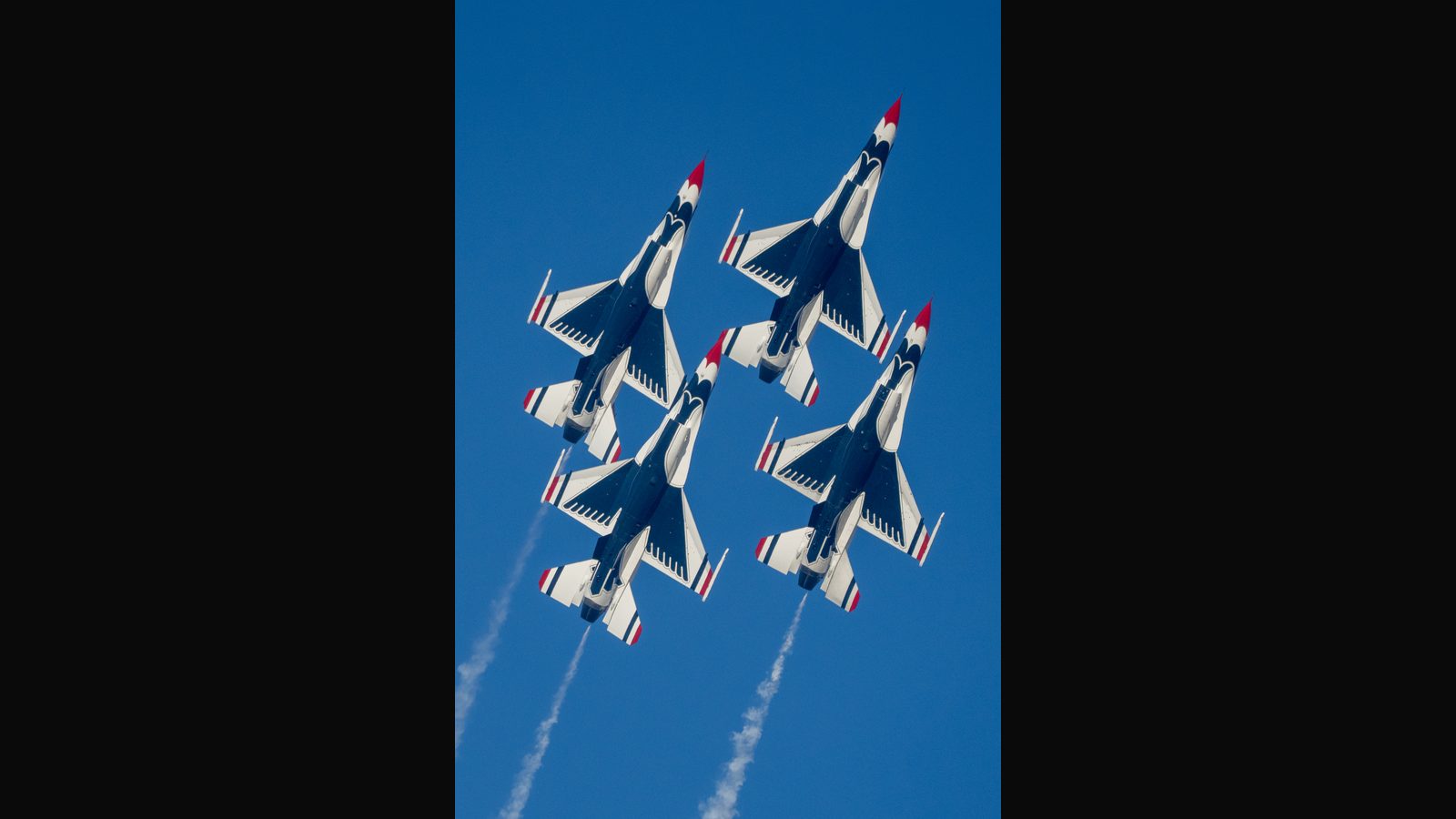 F-16 Fighting Falcon, at the California Capital Airshow, U.S. Air Force Thunderbirds