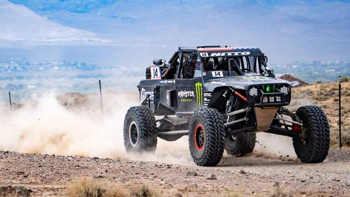 Class 1 Unlimited race vehicle number 114U at speed, Casey Currie