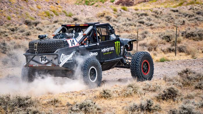 Class 1 Unlimited race vehicle number 114U at speed, Casey Currie